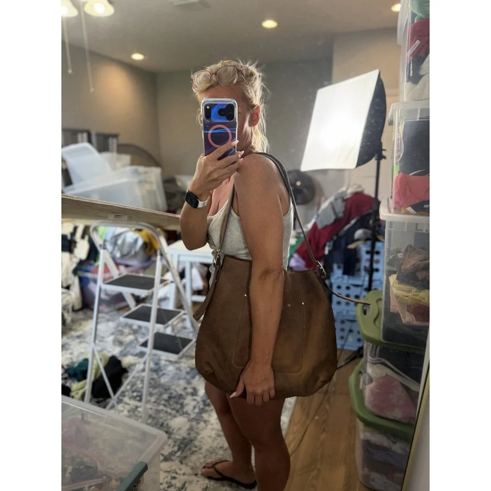 Universal Thread Hobo Bucket Purse Bag Cognac Brown Gold Buckle